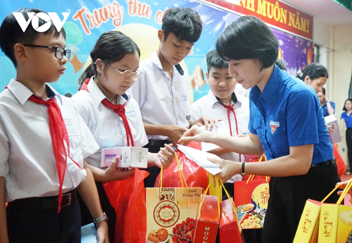 Đà Nẵng trao hàng ngàn phần quà trung thu tặng trẻ em nghèo, con công nhân khó khăn